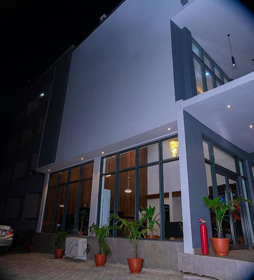 Hotel Capitol Ikeja Buitenkant foto