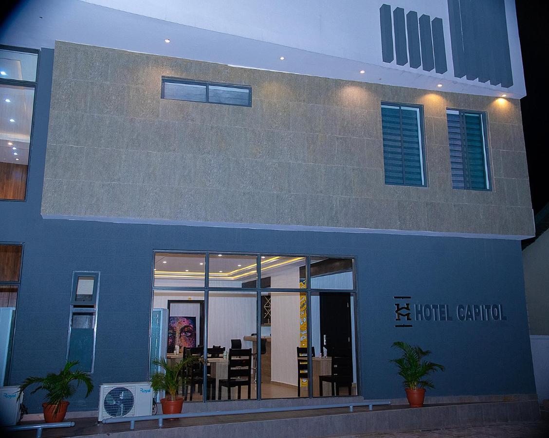 Hotel Capitol Ikeja Buitenkant foto