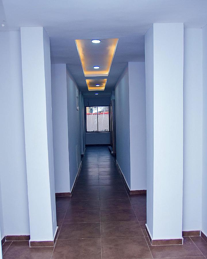 Hotel Capitol Ikeja Buitenkant foto