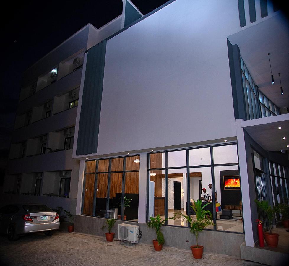 Hotel Capitol Ikeja Buitenkant foto