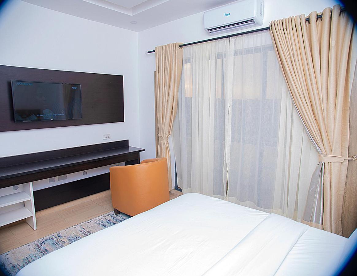 Hotel Capitol Ikeja Buitenkant foto