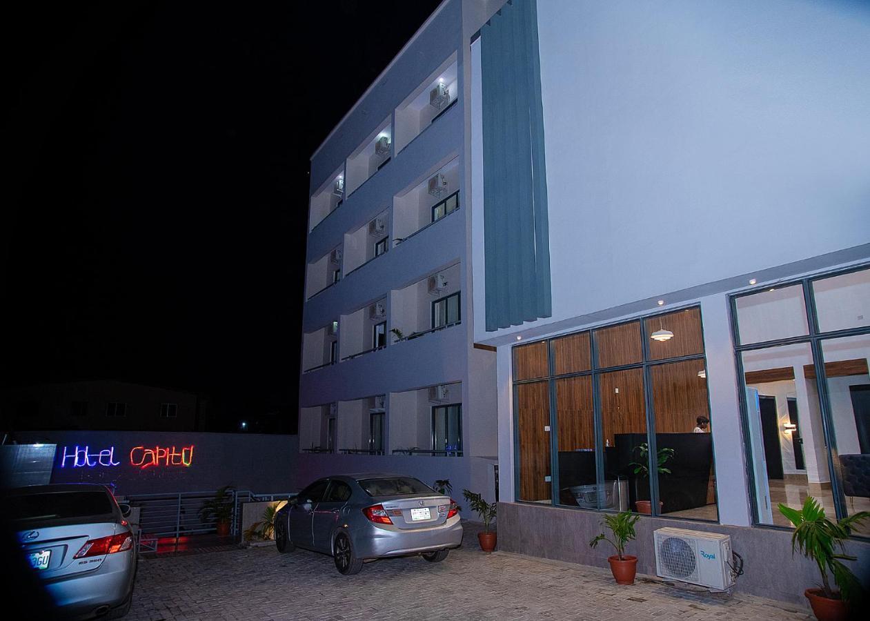 Hotel Capitol Ikeja Buitenkant foto