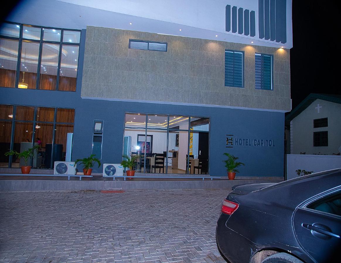 Hotel Capitol Ikeja Buitenkant foto