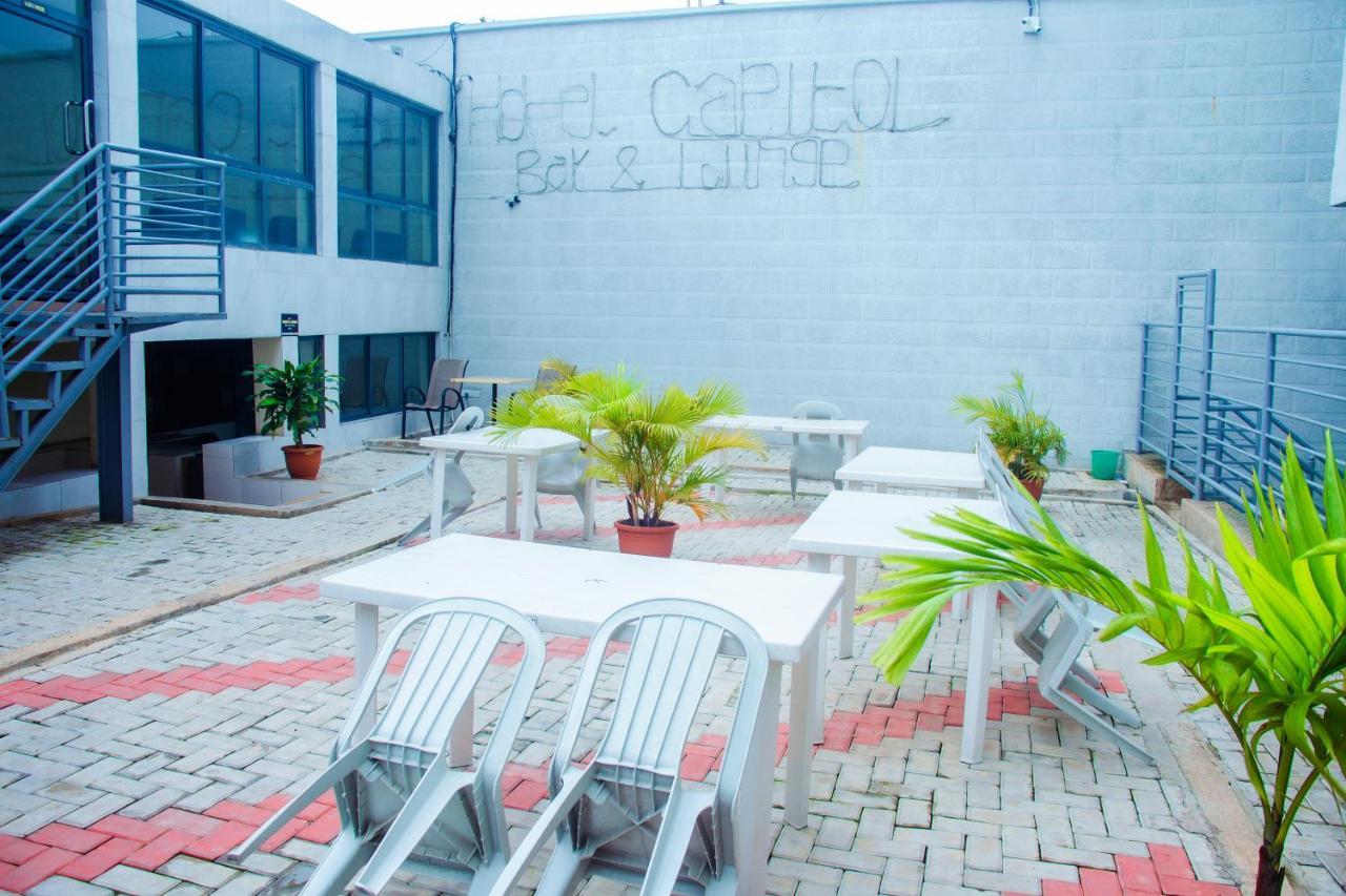 Hotel Capitol Ikeja Buitenkant foto