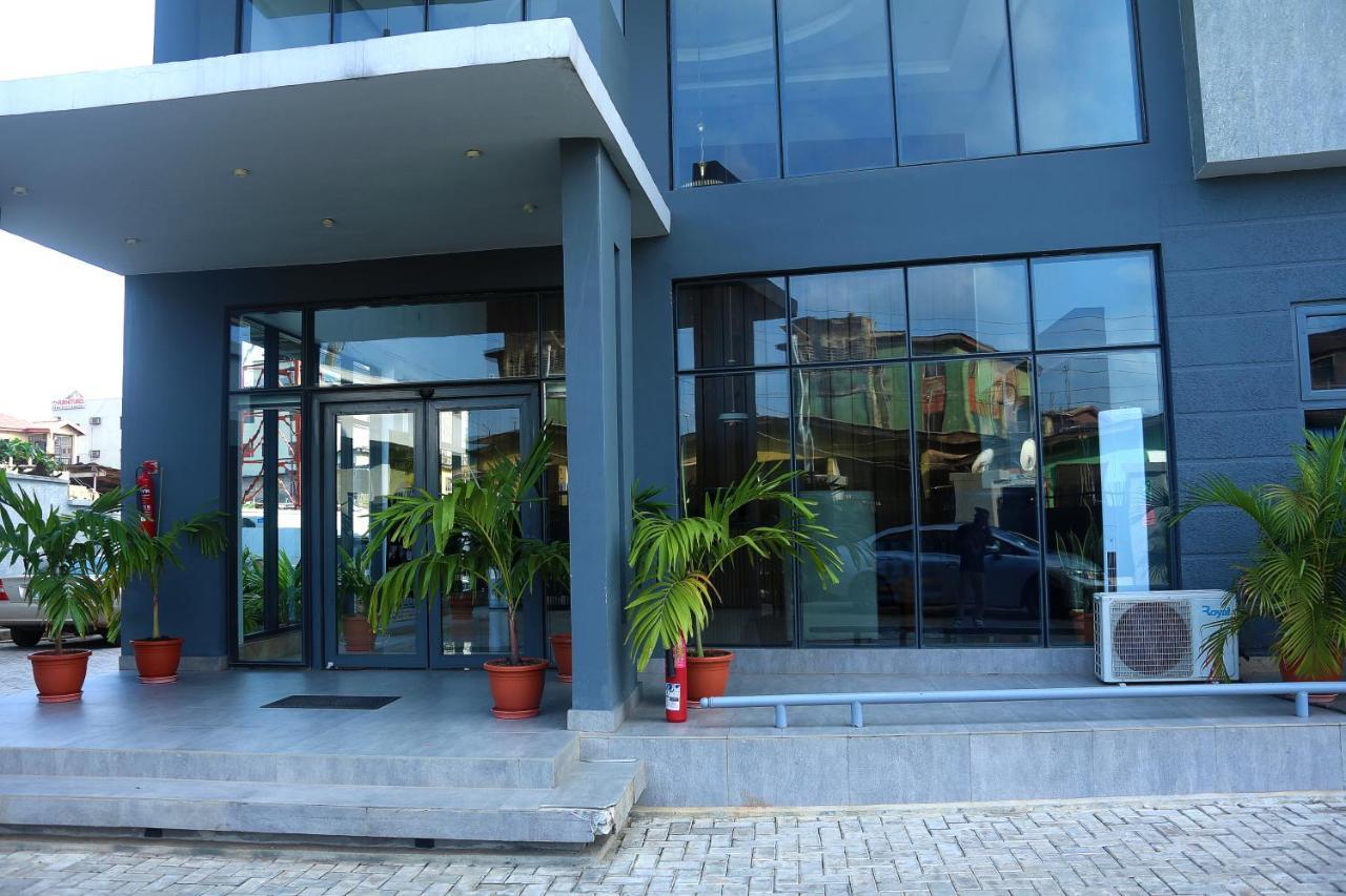 Hotel Capitol Ikeja Buitenkant foto