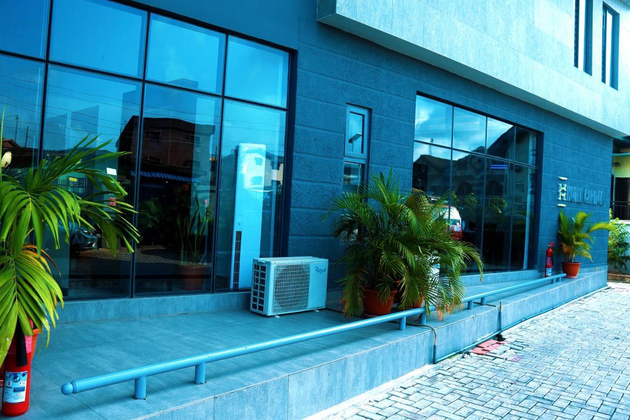 Hotel Capitol Ikeja Buitenkant foto